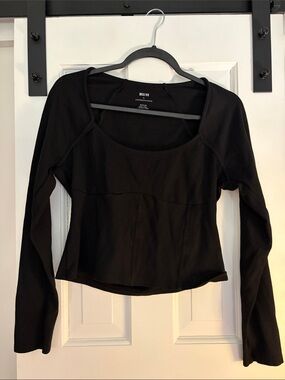 Maeve Black Scoop-Neck Long Sleeve Top with Fitted Seams